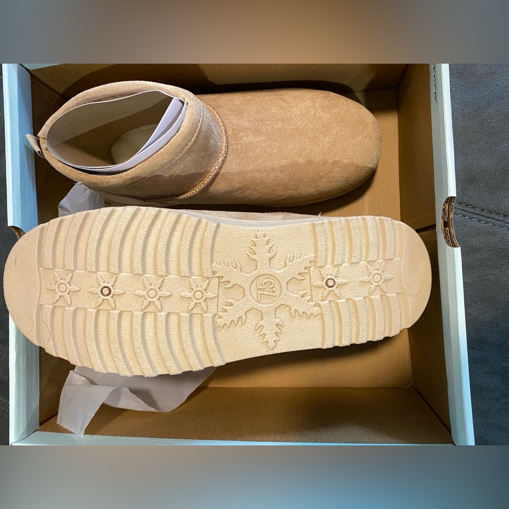 Booties Suede Ankle size 7.5 new in box - Picture 3 of 6